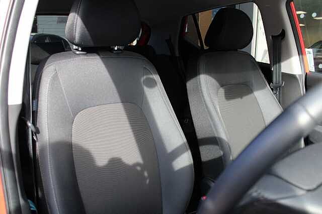 Hyundai I10 Play 1.0 MPI Tomato Red