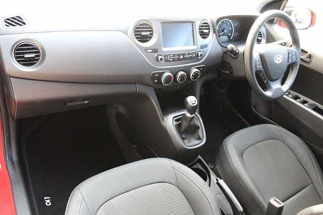 Hyundai I10 Play 1.0 MPI Tomato Red