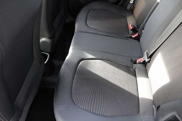 Hyundai I10 Play 1.0 MPI Tomato Red