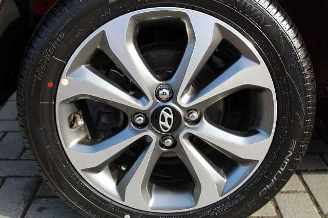 Hyundai I10 Play 1.0 MPI Tomato Red