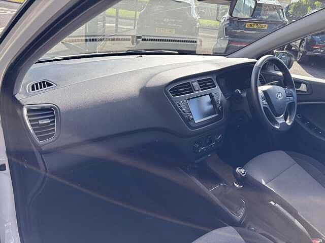 Hyundai i20 Play 1.2 MPI 84PS