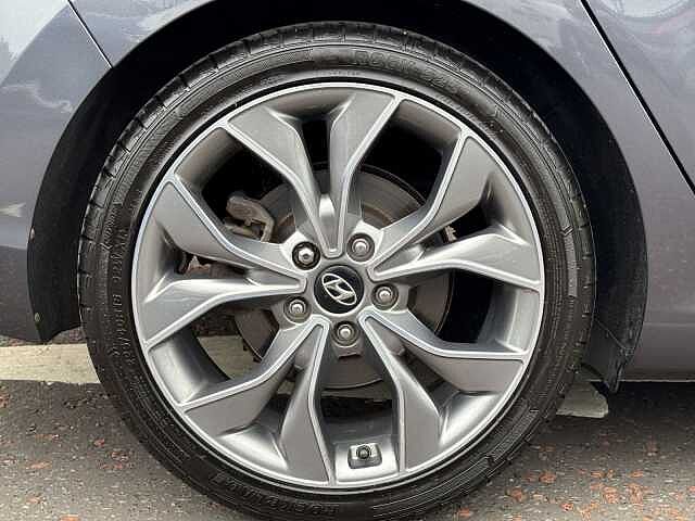 Hyundai i30 Fastback Premium 1.4 140PS 6MT