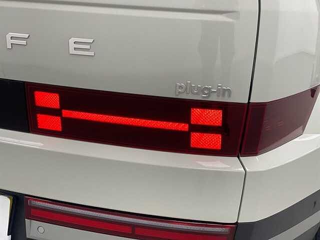 Hyundai SANTA FE 1.6 TGDi Plug-in Hybrid Ultimate 5dr 4WD Auto GREEN