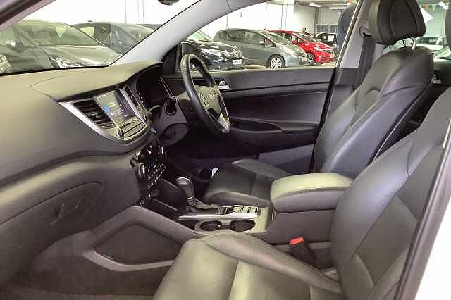 Hyundai TUCSON 1.7 CRDi Blue Drive Premium SE 5dr 2WD DCT White