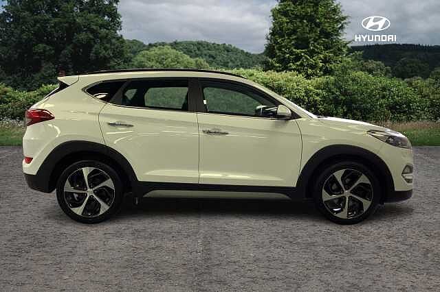 Hyundai TUCSON 1.7 CRDi Blue Drive Premium SE 5dr 2WD DCT White