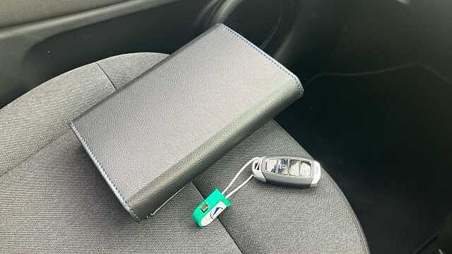 Hyundai INSTER 85kW 02 49kWh 5dr Auto Electric Hatchback