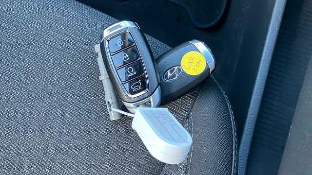 Hyundai KONA 100kW SE Connect 39kWh 5dr Auto Electric Hatchback Red