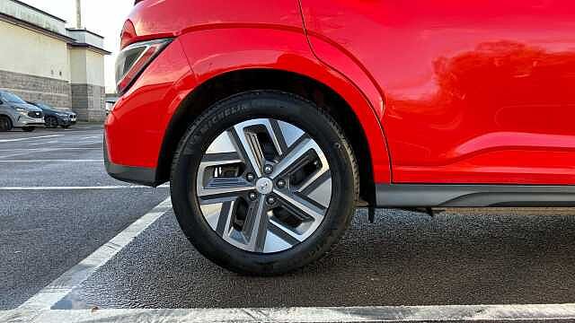 Hyundai KONA 100kW SE Connect 39kWh 5dr Auto Electric Hatchback Red