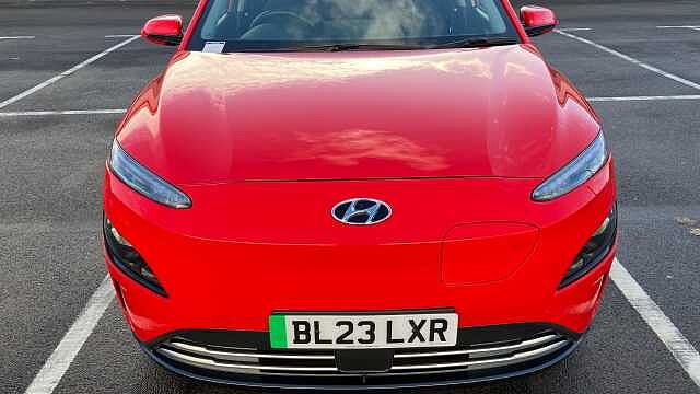 Hyundai KONA 100kW SE Connect 39kWh 5dr Auto Electric Hatchback Red