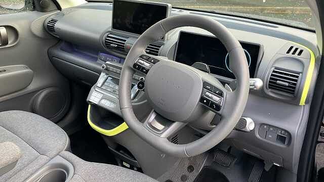 Hyundai INSTER 85kW Cross 49kWh 5dr Auto Electric Hatchback Pearl - Abyss Black