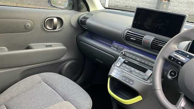 Hyundai INSTER 85kW Cross 49kWh 5dr Auto Electric Hatchback Pearl - Abyss Black