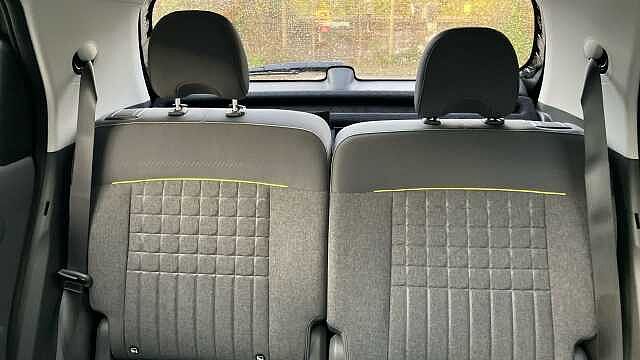 Hyundai INSTER 85kW Cross 49kWh 5dr Auto Electric Hatchback Pearl - Abyss Black