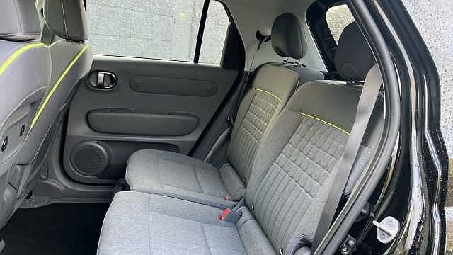 Hyundai INSTER 85kW Cross 49kWh 5dr Auto Electric Hatchback Pearl - Abyss Black