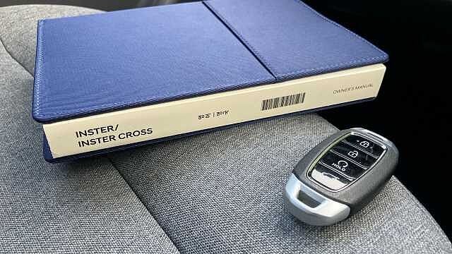 Hyundai INSTER 85kW Cross 49kWh 5dr Auto Electric Hatchback Pearl - Abyss Black