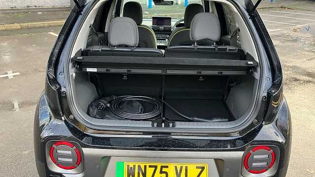 Hyundai INSTER 85kW Cross 49kWh 5dr Auto Electric Hatchback Pearl - Abyss Black