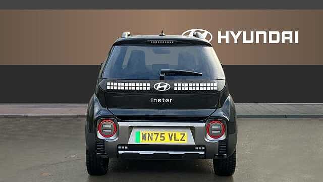 Hyundai INSTER 85kW Cross 49kWh 5dr Auto Electric Hatchback Pearl - Abyss Black