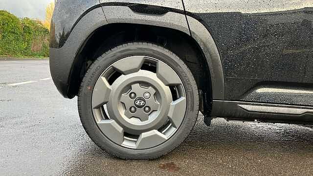 Hyundai INSTER 85kW Cross 49kWh 5dr Auto Electric Hatchback Pearl - Abyss Black