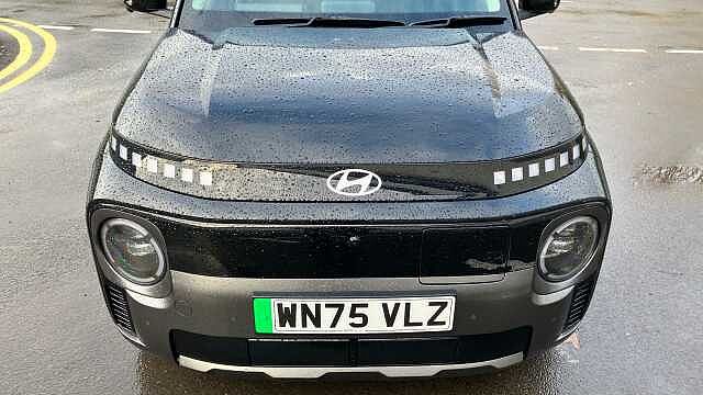 Hyundai INSTER 85kW Cross 49kWh 5dr Auto Electric Hatchback Pearl - Abyss Black