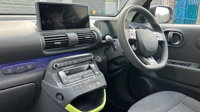 Hyundai INSTER 85kW Cross 49kWh 5dr Auto Electric Hatchback Pearl - Abyss Black