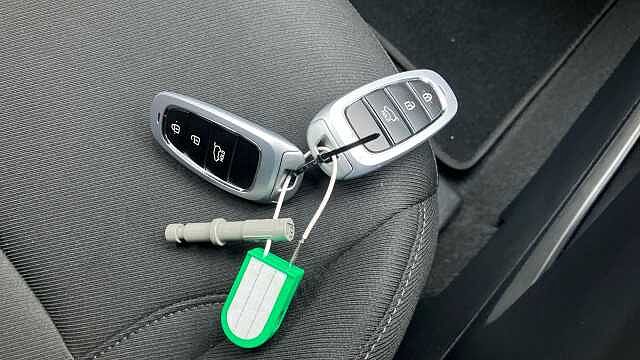 Hyundai TUCSON 1.6 TGDi Hybrid 230 Premium 5dr 2WD Auto Hybrid Estate White