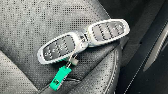 Hyundai TUCSON 1.6 TGDi Hybrid 230 Ultimate 5dr 2WD Auto Hybrid Estate Black