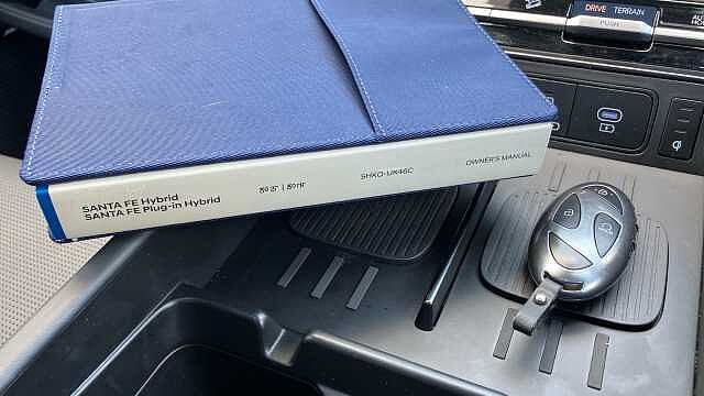 Hyundai SANTA FE 1.6 TGDi Hybrid Calligraphy 5dr 4WD Auto Hybrid Estate