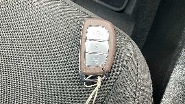 Hyundai BAYON 1.0 TGDi [90] Tech Line 5dr Petrol Hatchback Pearl - Dragon Red