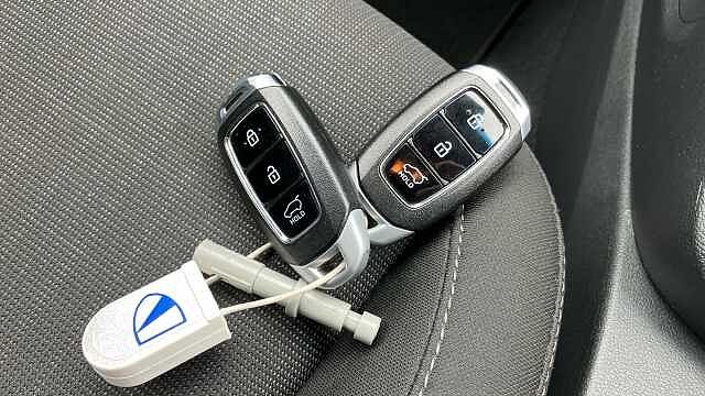 Hyundai KONA 1.6 GDi Hybrid Premium 5dr DCT Hybrid Hatchback Black