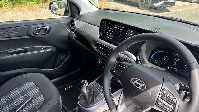 Hyundai i10 1.2 [79] Premium 5dr Auto [Nav] Petrol Hatchback