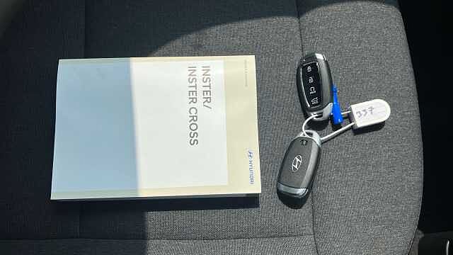 Hyundai INSTER 85kW 02 49kWh 5dr Auto Electric Hatchback Pearl - Abyss Black