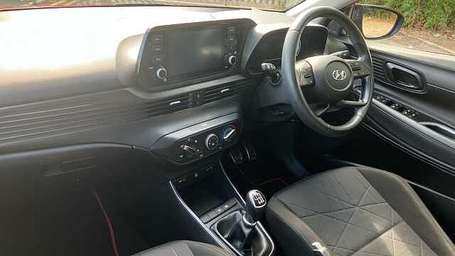 Hyundai BAYON 1.0 TGDi 48V MHEV SE Connect 5dr Petrol Hatchback Red