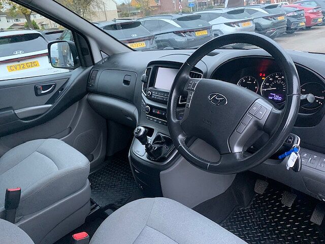 Hyundai I800 2.5 CRDi SE Nav 5dr Black