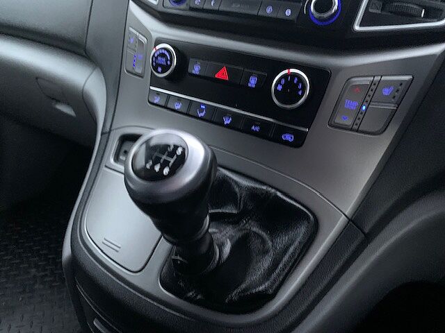 Hyundai I800 2.5 CRDi SE Nav 5dr Black