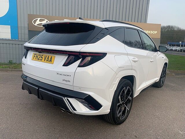 Hyundai TUCSON 1.6T Plug-in Hybrid N Line 5dr Auto White