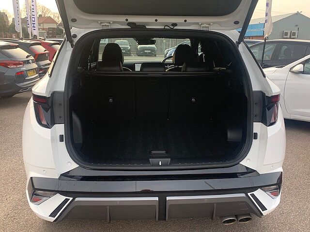 Hyundai TUCSON 1.6T Plug-in Hybrid N Line 5dr Auto White
