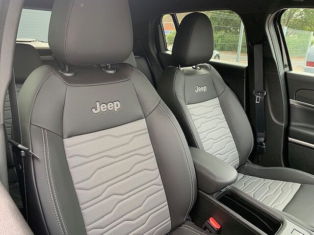 Jeep Avenger 1.2 E-AWD e-Hybrid Upland 5dr DCT
