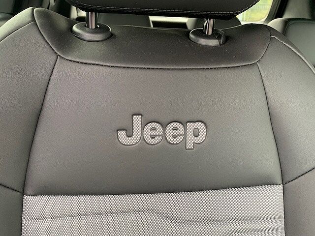 Jeep Avenger 1.2 E-AWD e-Hybrid Upland 5dr DCT