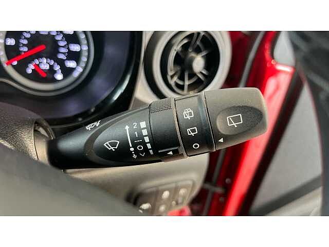 Hyundai I10 I10 1.0 MPi SE Connect 5dr Auto Red