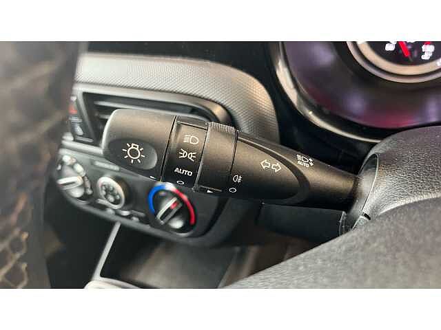 Hyundai I10 I10 1.0 MPi SE Connect 5dr Auto Red