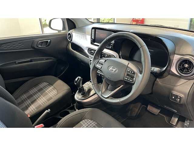 Hyundai i10 i10 5Dr HAT 1.2 MPi 79ps Premium NAV AU