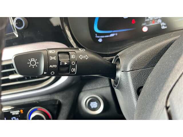 Hyundai i10 i10 5Dr HAT 1.2 MPi 79ps Premium NAV AU