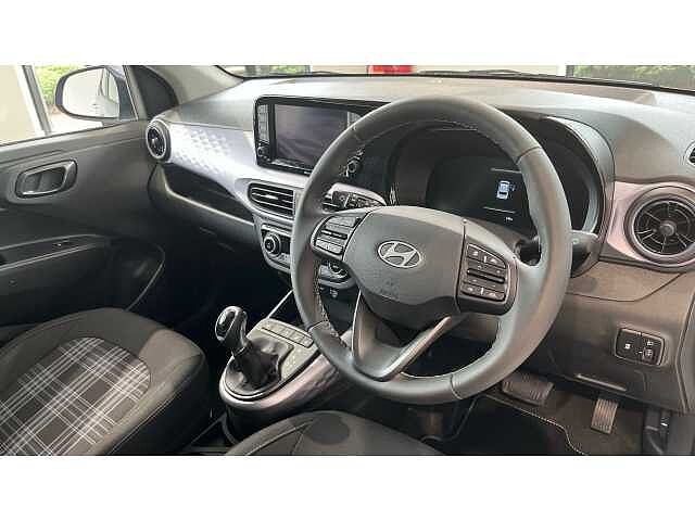 Hyundai i10 i10 5Dr HAT 1.2 MPi 79ps Premium NAV AU