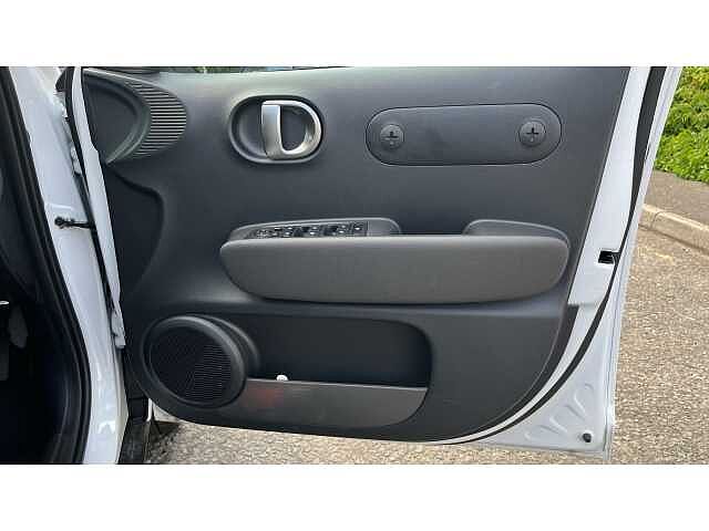 Hyundai INSTER INSTER 85kW 02 49kWh 5dr Auto Atlas White