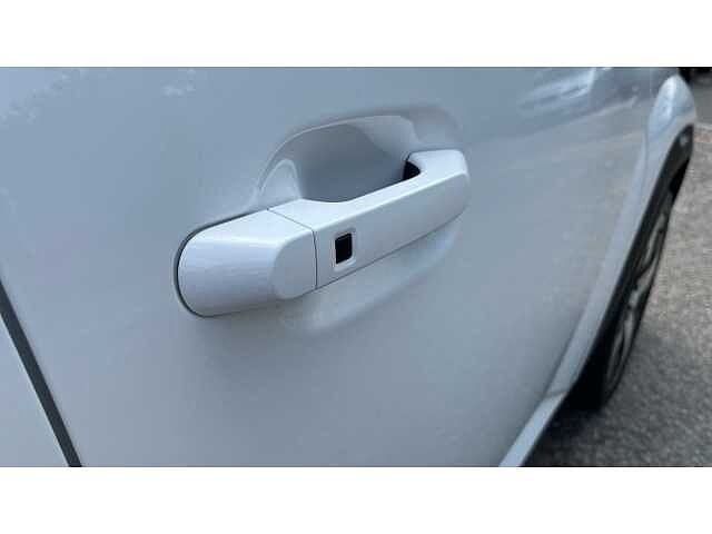 Hyundai INSTER INSTER 85kW 02 49kWh 5dr Auto Atlas White