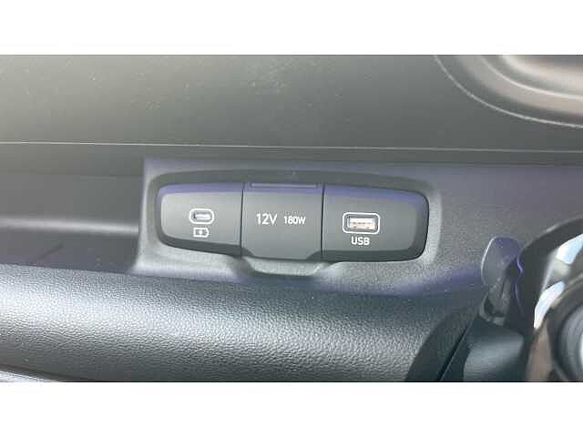 Hyundai INSTER INSTER 85kW 02 49kWh 5dr Auto Atlas White
