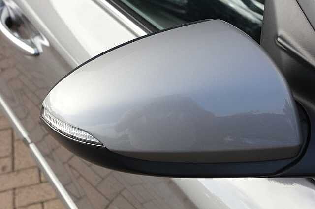 Hyundai Ioniq 1.6 GDi Plug-in Hybrid Premium SE 5dr DCT