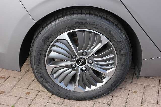 Hyundai Ioniq 1.6 GDi Plug-in Hybrid Premium SE 5dr DCT