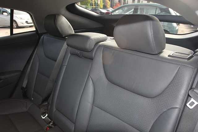 Hyundai Ioniq 1.6 GDi Plug-in Hybrid Premium SE 5dr DCT