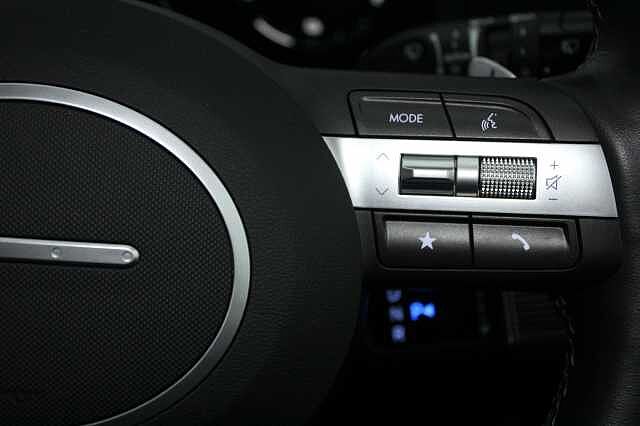 Hyundai KONA 1.6 Hybrid 129 Ultimate 5dr DCT Black