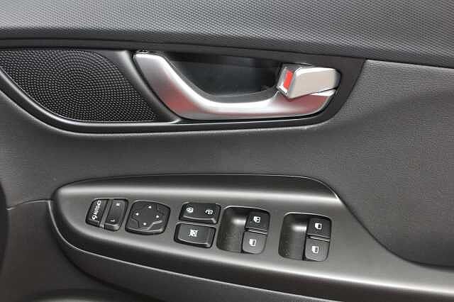 Hyundai KONA 1.6 GDi Hybrid Ultimate 5dr DCT Red